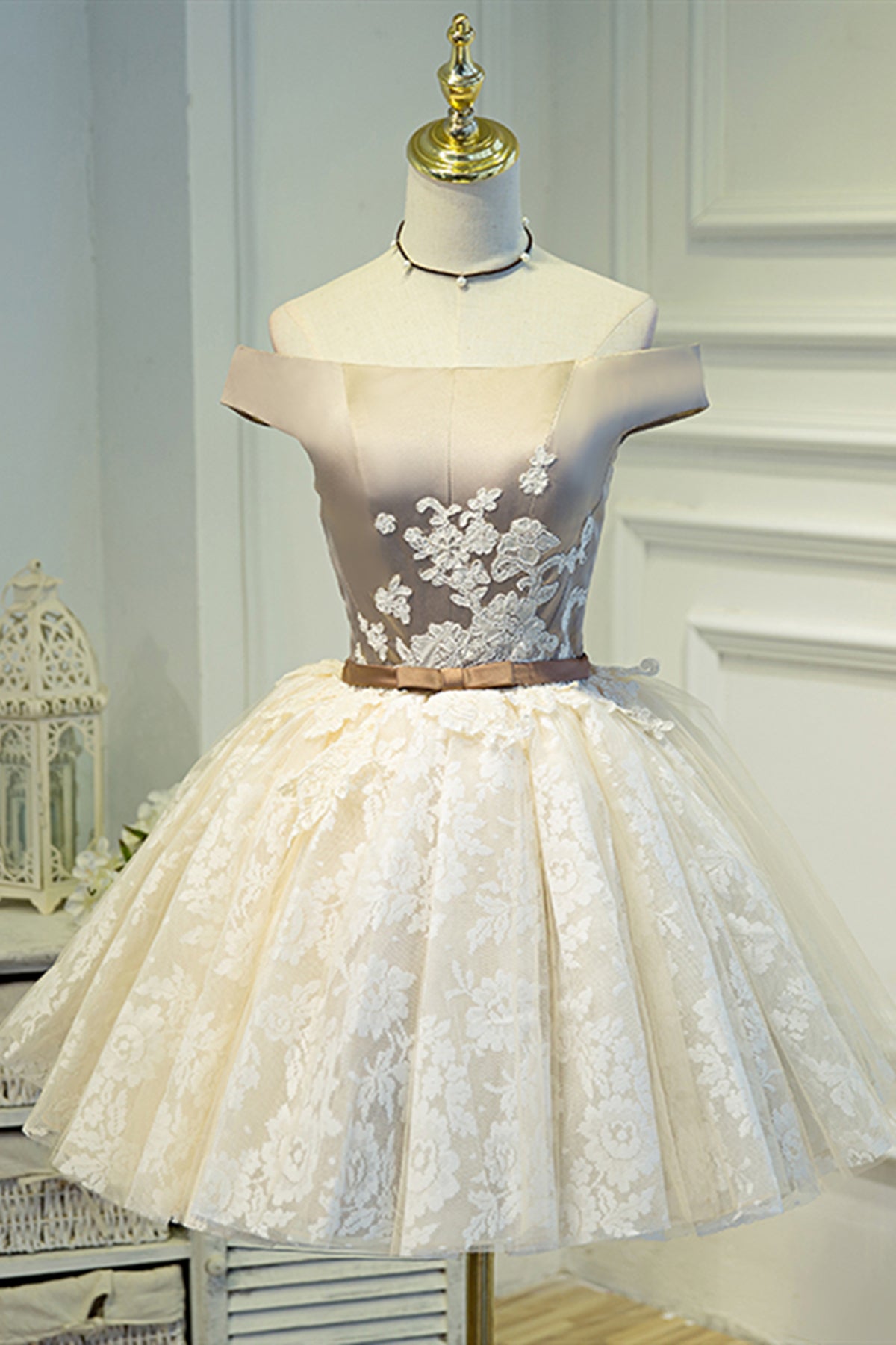 Off the Shoulder Short Champagne Lace Prom Dresses, Short Chamapgne Lace Graduation Homecoming Dresses